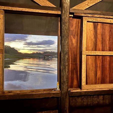 Cabana Flotante Kurupira เลติเซีย ภายนอก รูปภาพ