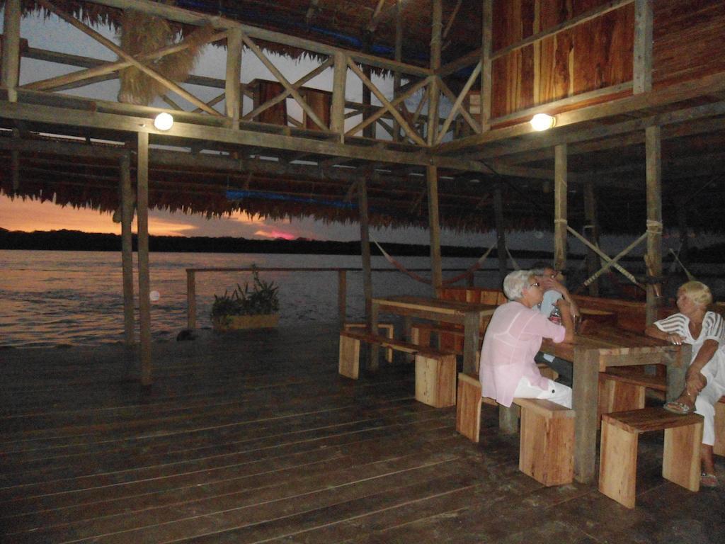 Cabana Flotante Kurupira เลติเซีย ภายนอก รูปภาพ